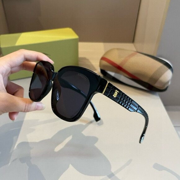 💎✨Burberry sunglasses - Picture 7 of 9